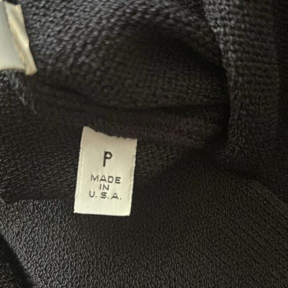 St.John By Marie Gray Made in USA
V-Neck Sweater in Black Size S Petite - Picture 8 of 8